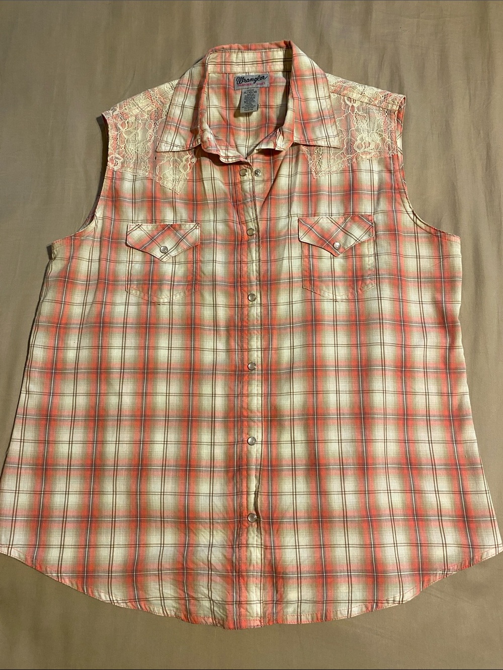Wrangler Western Coral & Cream Plaid Lace Yoke Sleeveless Pearl Snap blouse
